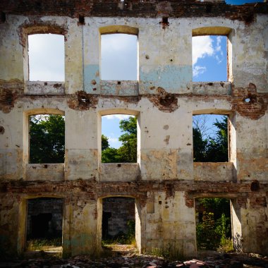 Endüstriyel beton duvarı Windows'ta