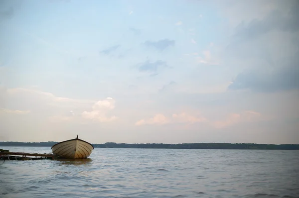 Boat on the lake — Stock Photo, Image