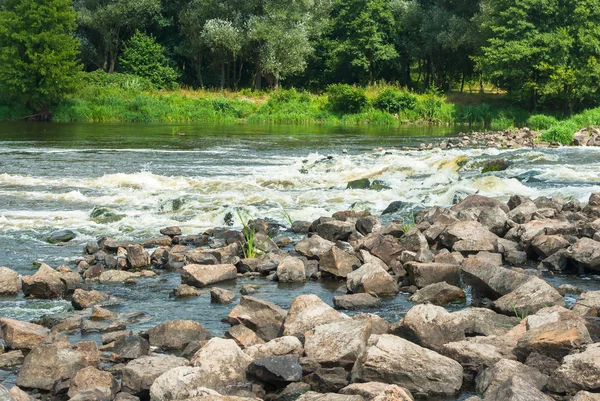 Krajina s přírodní říční — Stock fotografie