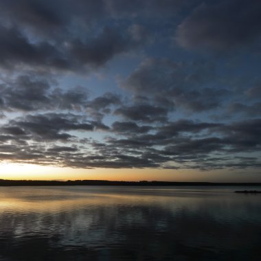 Bulutların arkasındaki güneş