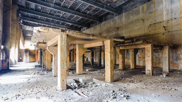 Az elhagyott gyárépület régi fal — Stock Fotó