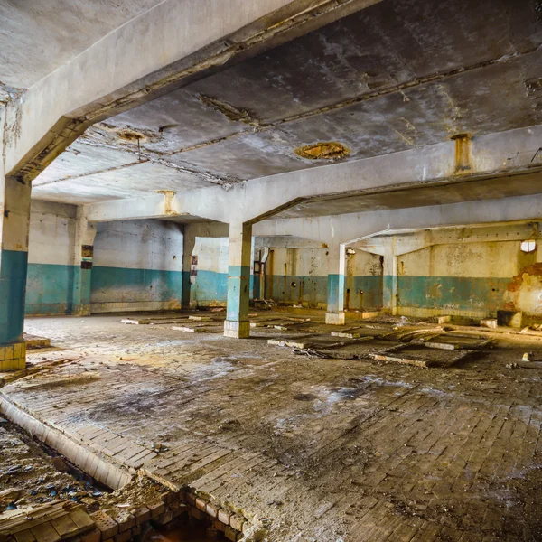 Duvar eski terk edilmiş fabrika binası — Stok fotoğraf