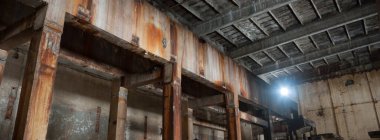 Çok kirlenmiş endüstriyel bir fabrikanın kalıntıları, sanayi serisi.