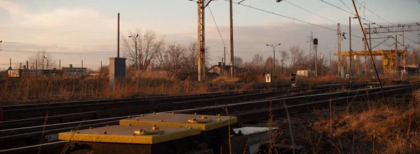 Çok kirlenmiş endüstriyel bir fabrikanın kalıntıları, sanayi serisi.