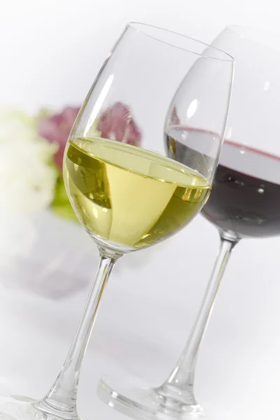 Close up view of two wine glasses filled with wine — Stock Photo, Image