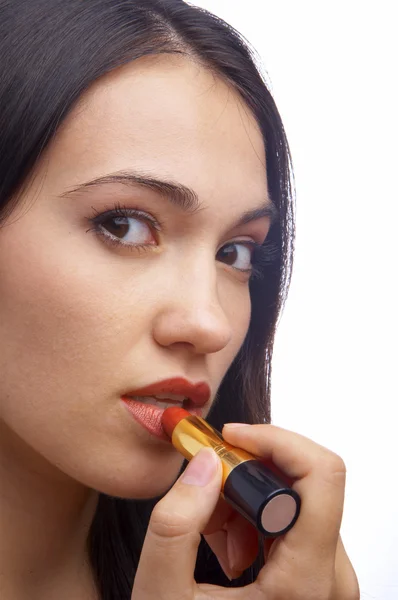 Um retrato de close-up de uma jovem mulher vestindo delineador labial — Fotografia de Stock