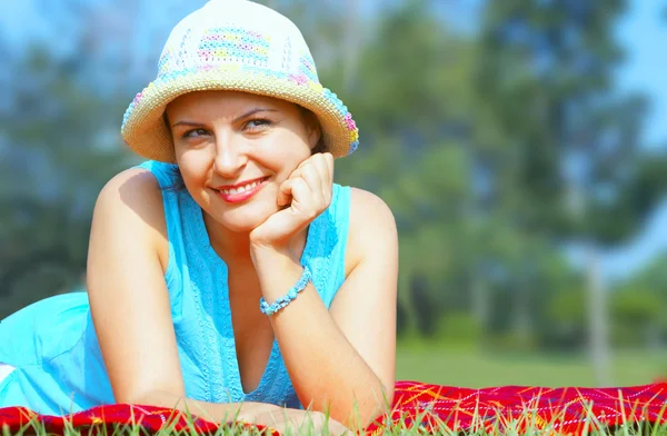 Portrait of young beautiful woman in colorful hat in summer environment — Stock Photo, Image