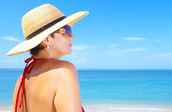 View of female in sailor-hat on a background of the tropical sea — Stock Photo, Image