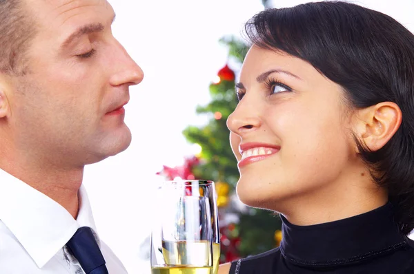 Retrato de pareja joven y agradable celebrando alguna ocasión — Foto de Stock