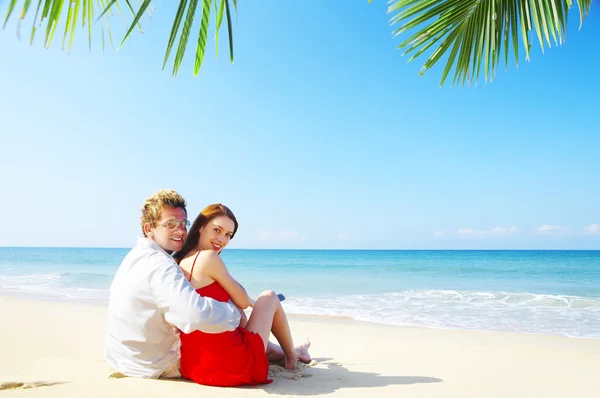 Portrait of attractive couple having date on the beach — Stock Photo, Image