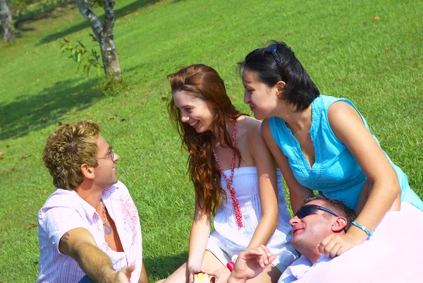 View of group of young having fun in summer environment — Stock Photo, Image