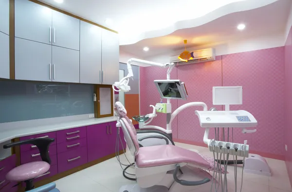 Vista panorâmica do interior do consultório odontológico — Fotografia de Stock