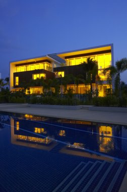 tropik ortamında güzel modern villa görünümünü