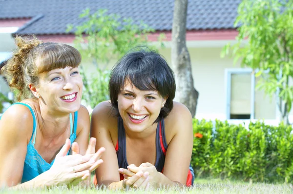 Portrait of two young woman having fun in summer environment — Stock Photo, Image