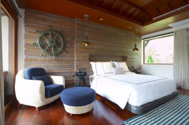 panoramik manzaralı hoş ışık oturma odası.