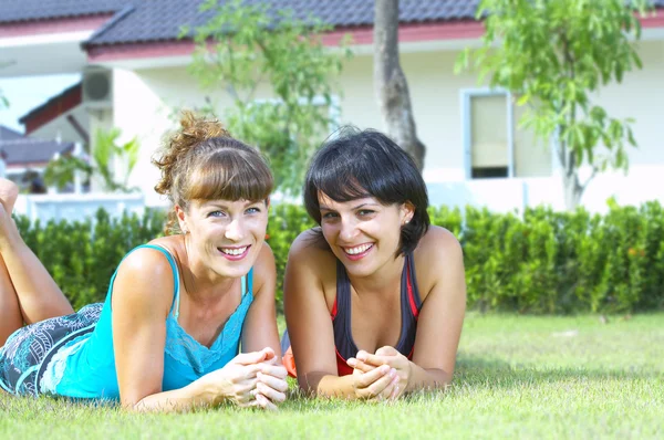 Portrait of two young woman having fun in summer environment — Stock Photo, Image