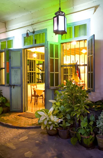 Panoramic view of small tropic Chinese restaurant entrance — Stock Photo, Image