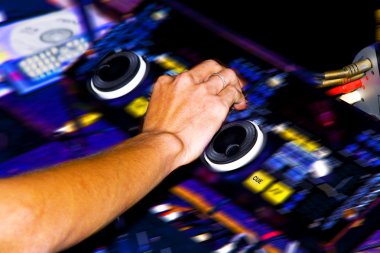 dj buisy ile yaptığı iş getting fotoğraf gibi parçalara ayırması