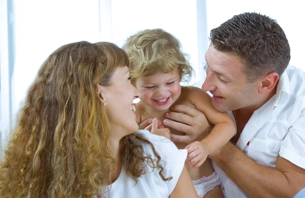 High key portrait of nice young family getting busy — Stock Photo, Image