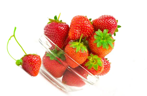 High key photo of fruit dish filled with nice red strawberries — Stock Photo, Image
