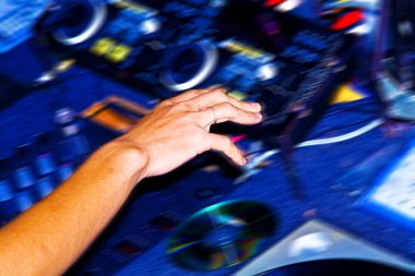 dj buisy ile yaptığı iş getting fotoğraf gibi parçalara ayırması