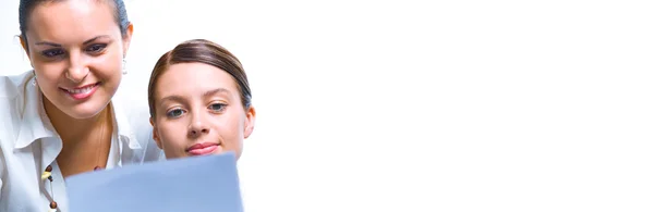 Portrait of young pretty women discussing project — Stock Photo, Image