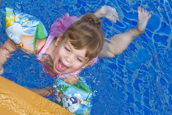 Dans la piscine — Photo