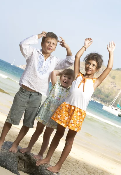 Portret małe dzieci dobrą zabawę w lecie środowiska — Zdjęcie stockowe