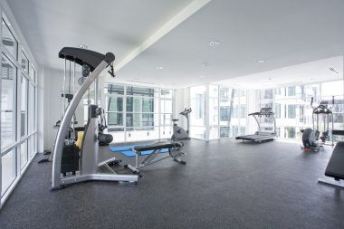 panoramik manzaralı modern stil spor salonu iç