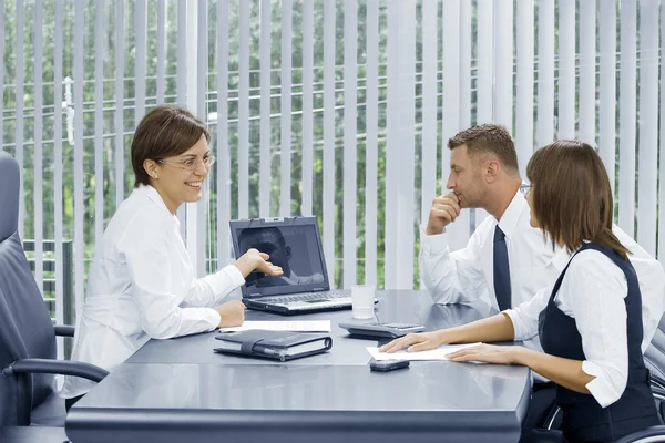 Portrait of young business discussing project in office environment — Stock Photo, Image