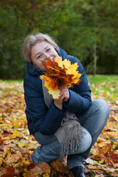 Herfstmeisje — Stockfoto