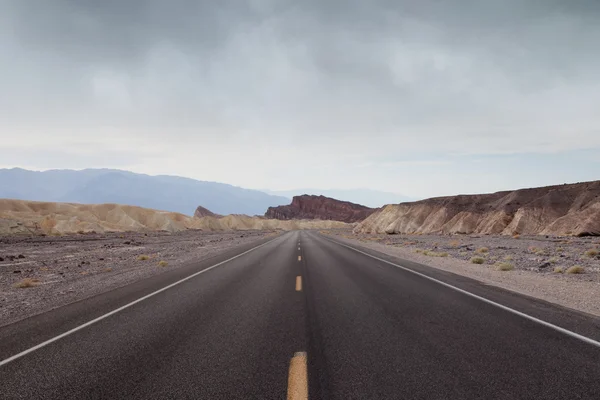 Death valley road — Stock Photo, Image