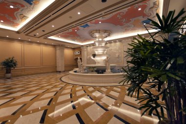 Güzel klasik bina lobisinin panoramik görüntüsü