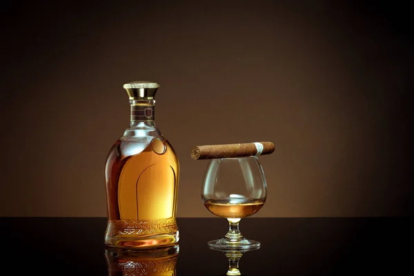 Close View Cigar Bottle Cognac Glass Aside Color Back — Stock Photo, Image