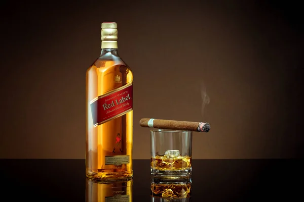 Phuket Thaimaa Helmikuu 2021 Johnnie Walker Red Label Sekoitti Viskiä — kuvapankkivalokuva