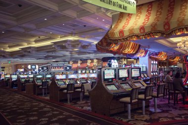 LAS VEGAS, ABD 16 Mayıs 2014: Kumarhane içindeki kumar makineleri