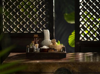 Renk sırasına göre havan, tuz, yağ ve bitkisel kompres görüntüsünü kapat.