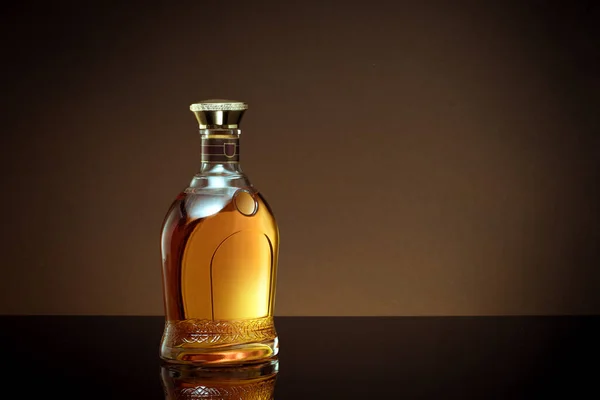 Close Weergave Van Fles Whisky Kleur Terug — Stockfoto