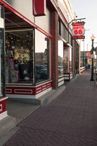 美国亚利桑那州威廉姆斯市 2014年5月 在著名的66号公路上的城市之一威廉姆斯市 街道上设有纪念品商店 — 图库照片