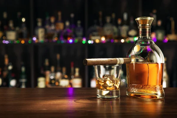 Close View Cigar Bottle Whiskey Glass Aside Color Back — 스톡 사진