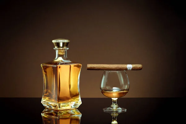 Close View Cigar Bottle Whiskey Glass Aside Color Back — Stock Photo, Image