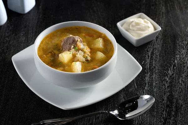 Nahaufnahme Von Schöner Leckerer Gemüsesuppe Auf Weißem Rücken — Stockfoto