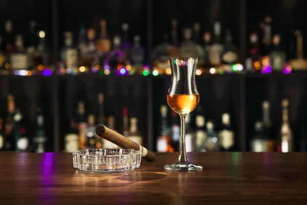 Closed View Glass Rum Cigar Color Back — Stockfoto
