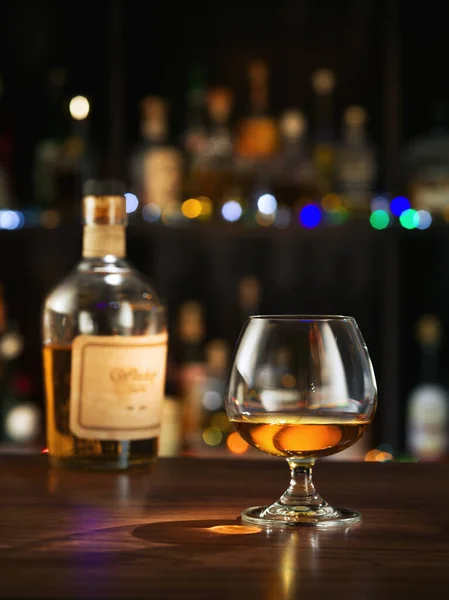 Geen Logos Trademarks Zelf Maakte Etiketten Close Uitzicht Fles Whisky — Stockfoto