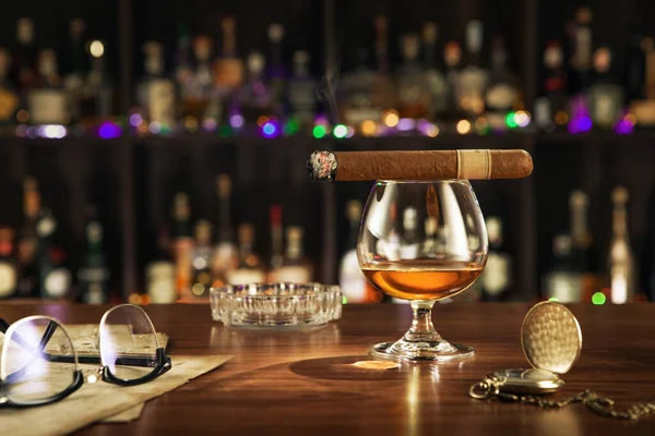 Closed View Glass Cognac Cigar Color Back — 스톡 사진