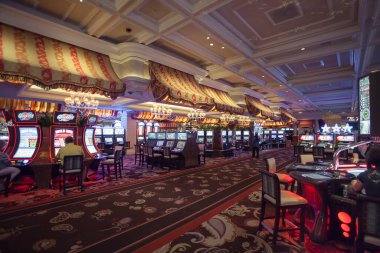 LAS VEGAS, ABD 16 Mayıs 2014: Kumarhane içindeki kumar makineleri