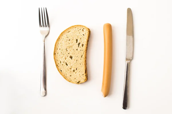 Sosis, ekmek ve çatal bıçak takımı — Stok fotoğraf