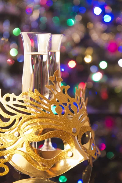 Two glasses of champagne and venetian mask — Stock Photo, Image