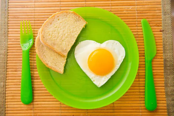 Fried egg in the shape of heart — Stock Photo, Image