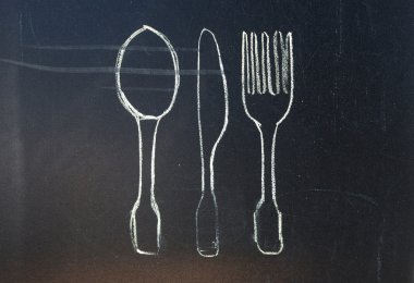 çatal bıçak takımları tebeşir ile çizilmiş